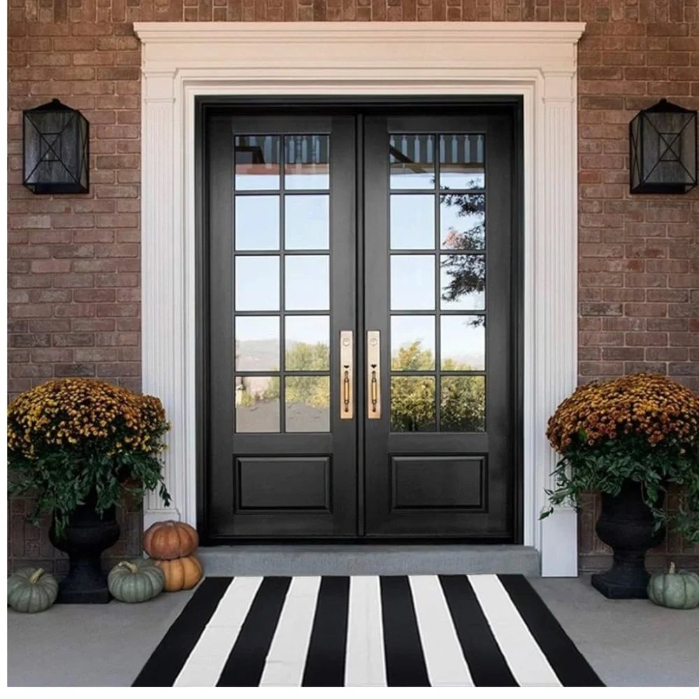 Black and White Stripe Rug - 27.5